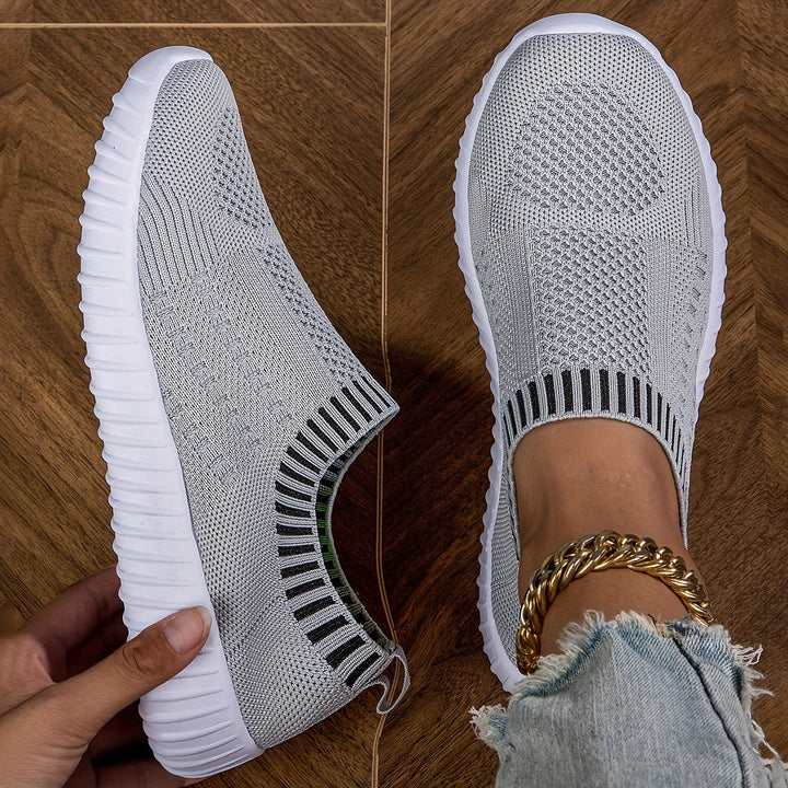 Ultra-lightweight non-slip sneakers