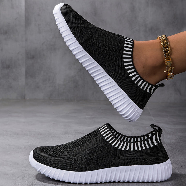 Ultra-lightweight non-slip sneakers