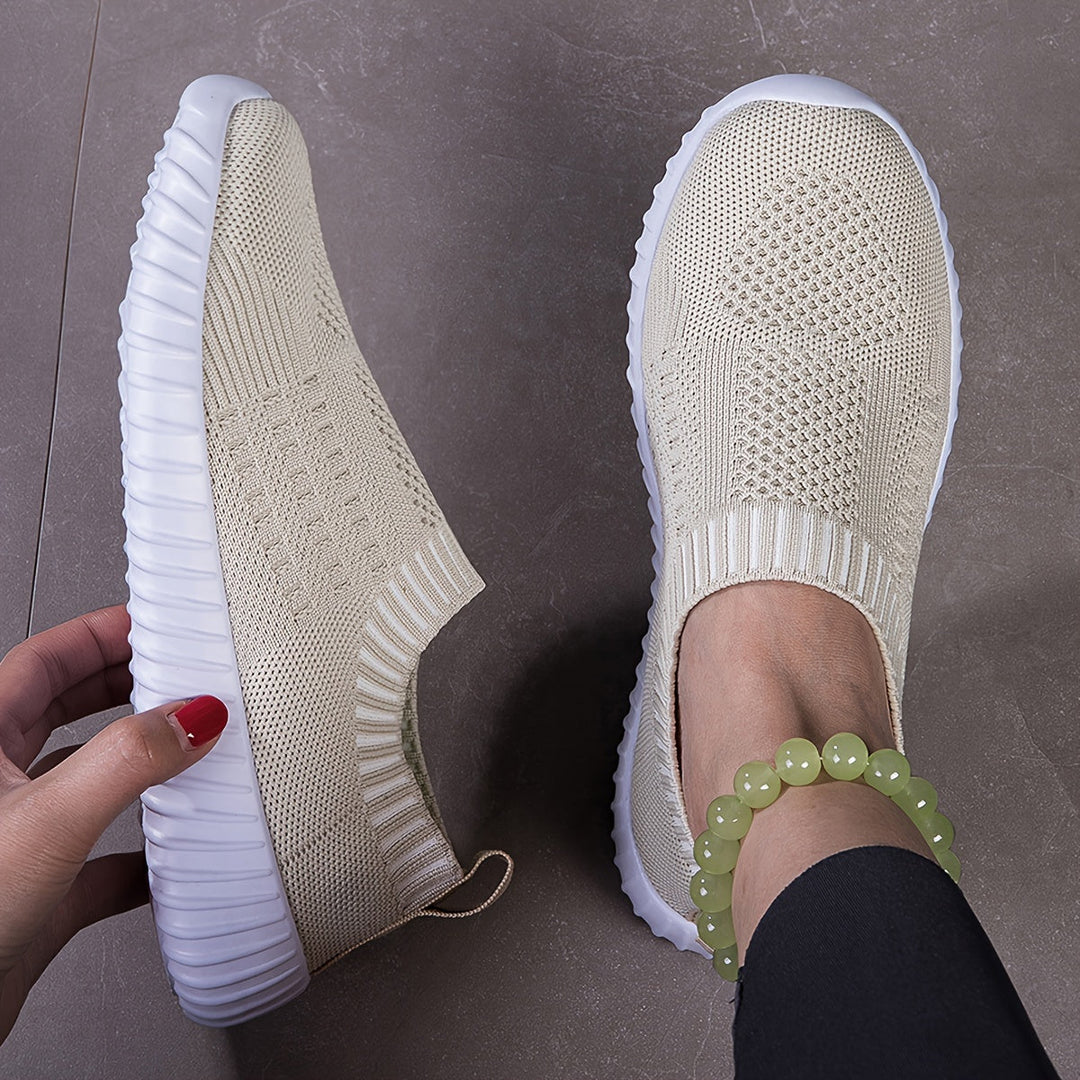 Ultra-lightweight non-slip sneakers