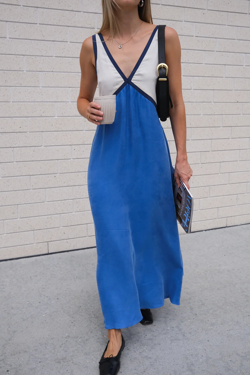 Jacky - long dress with a v-neck